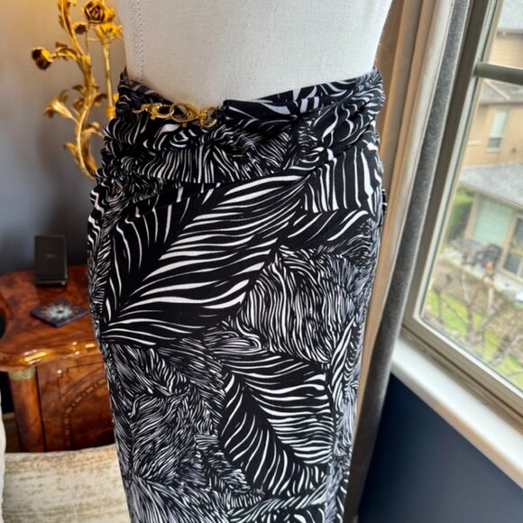 Black and White Zebra Palm Print Swim Cover Up Sarong w Gold Clasp - Picture 2 of 10